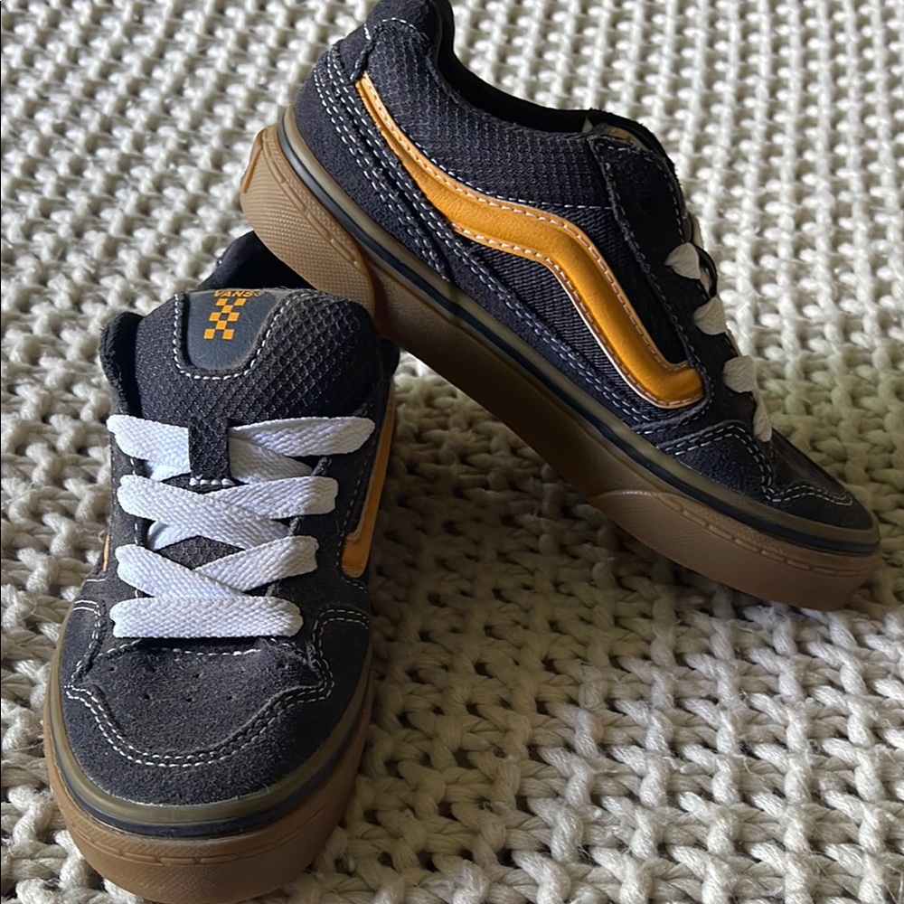 VANS KNU Skool Shoes (Little Kids Size 1Y) 7.5 foot length